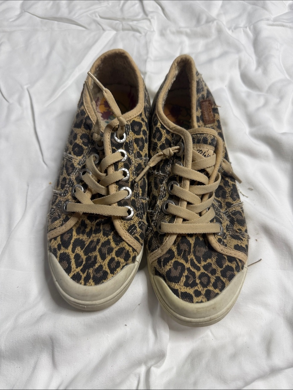 Blowfish Women’s Leopard Print Canvas Sneakers in Tan size 6. Easy slip on